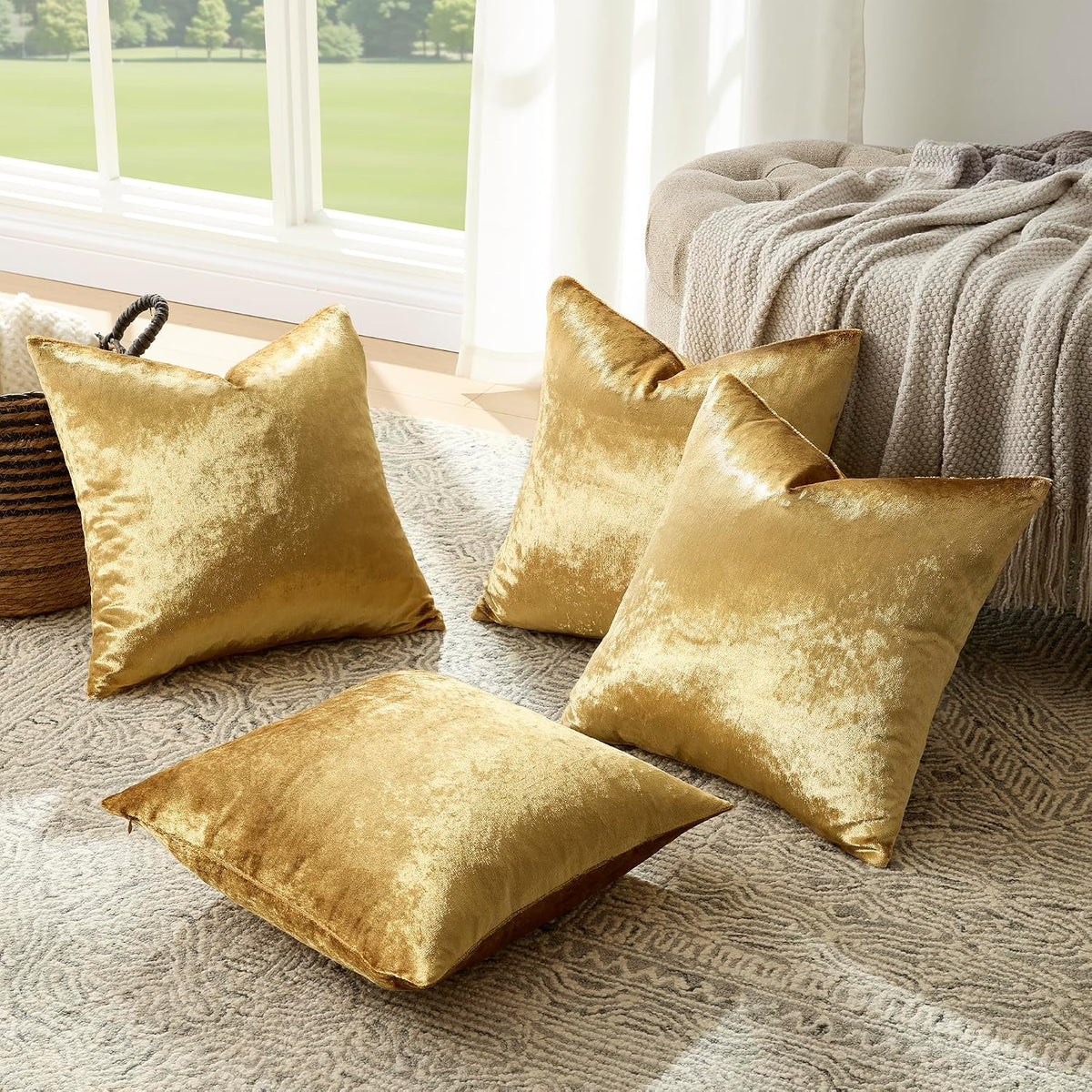 4 Gold Decorative Velvet Pillow
